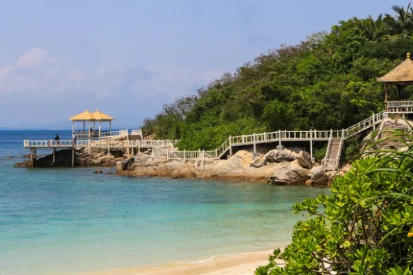 海南旅游攻略自由行，海南岛游玩最值得去的19个景点(附2023最新排名前十名单)