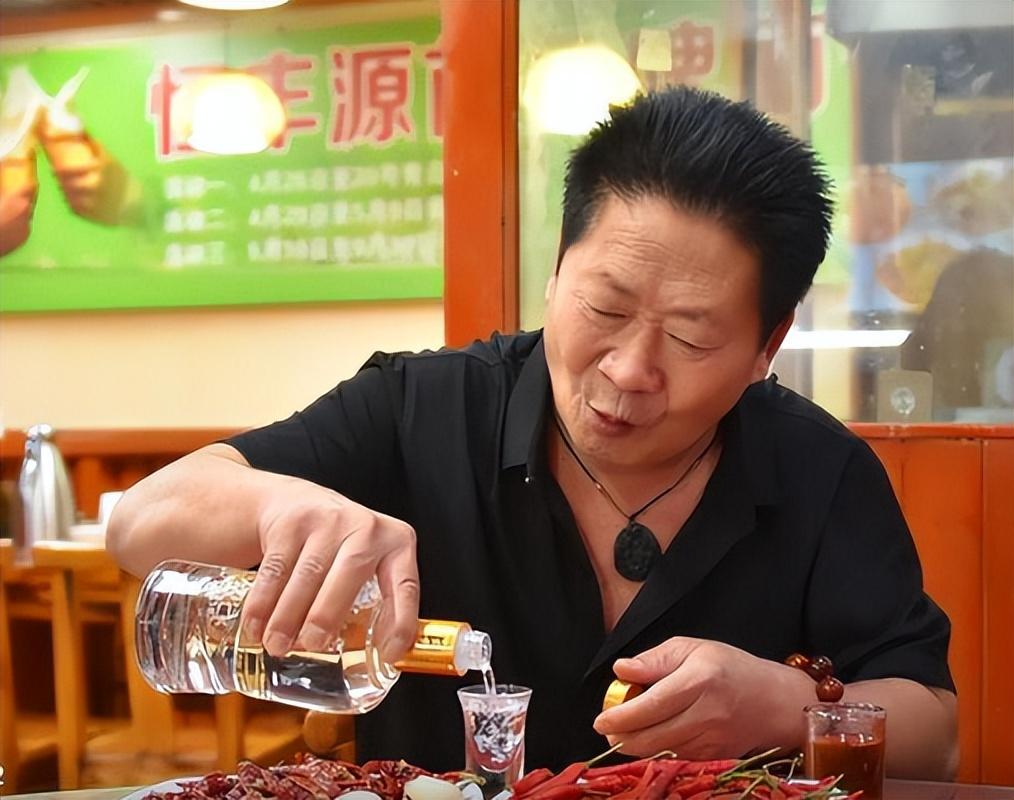 “辣王”李永志：5斤辣椒配白酒，破世界纪录，如今下场令人同情